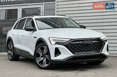 Позашляховик / Кросовер Audi Q8 e-tron 2023 в Києві