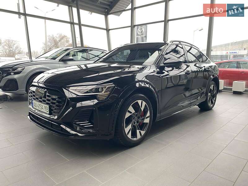 Позашляховик / Кросовер Audi Q8 e-tron 2023 в 