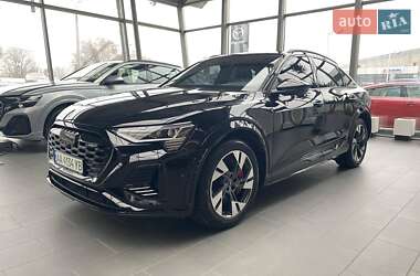 Позашляховик / Кросовер Audi Q8 e-tron 2023 в 