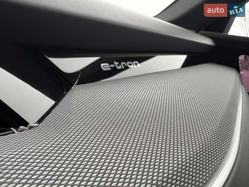 Позашляховик / Кросовер Audi Q8 e-tron 2023 в Вінниці