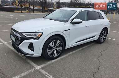 Внедорожник / Кроссовер Audi Q8 e-tron 2023 в Киеве