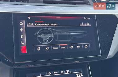 Внедорожник / Кроссовер Audi Q8 e-tron 2023 в 