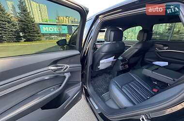 Внедорожник / Кроссовер Audi Q8 e-tron 2023 в 