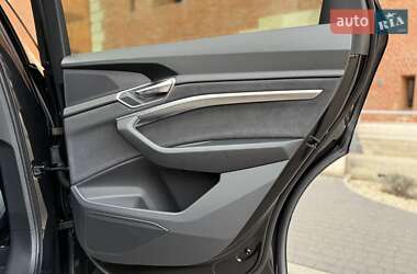 Внедорожник / Кроссовер Audi Q8 e-tron 2023 в 