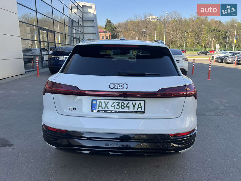 Позашляховик / Кросовер Audi Q8 e-tron 2023 в Харкові