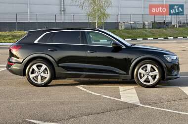 Внедорожник / Кроссовер Audi Q8 e-tron 2023 в 