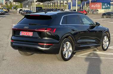Внедорожник / Кроссовер Audi Q8 e-tron 2023 в 