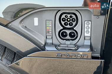 Внедорожник / Кроссовер Audi Q8 e-tron 2023 в 