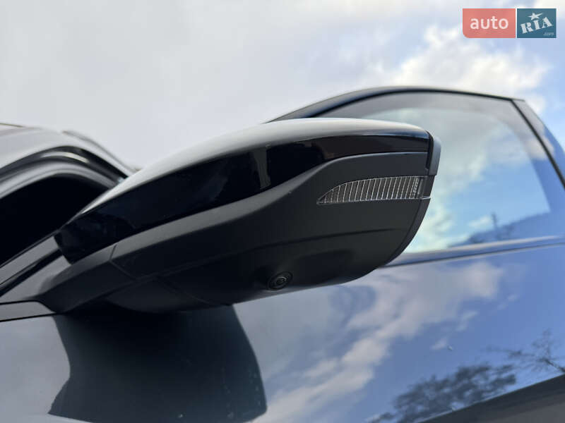 Позашляховик / Кросовер Audi Q8 e-tron 2023 в Львові