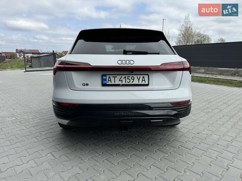 Позашляховик / Кросовер Audi Q8 e-tron 2023 в Івано-Франківську