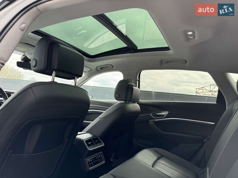 Позашляховик / Кросовер Audi Q8 e-tron 2023 в Івано-Франківську
