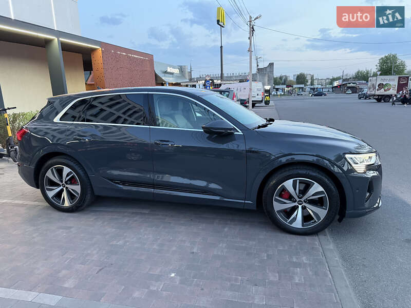 Внедорожник / Кроссовер Audi Q8 e-tron 2023 в Виннице