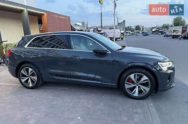 Внедорожник / Кроссовер Audi Q8 e-tron 2023 в 