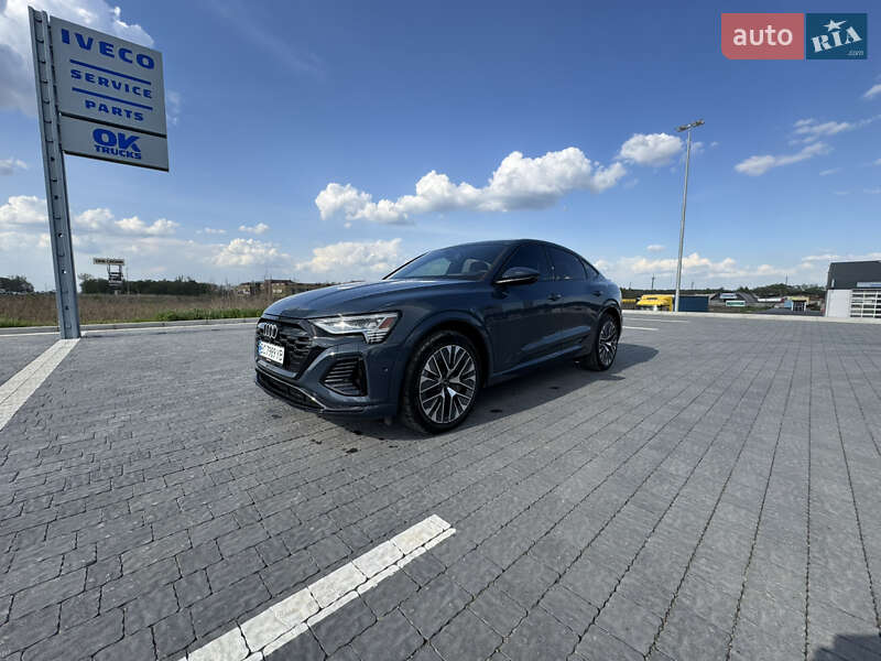 Позашляховик / Кросовер Audi Q8 e-tron 2023 в Львові