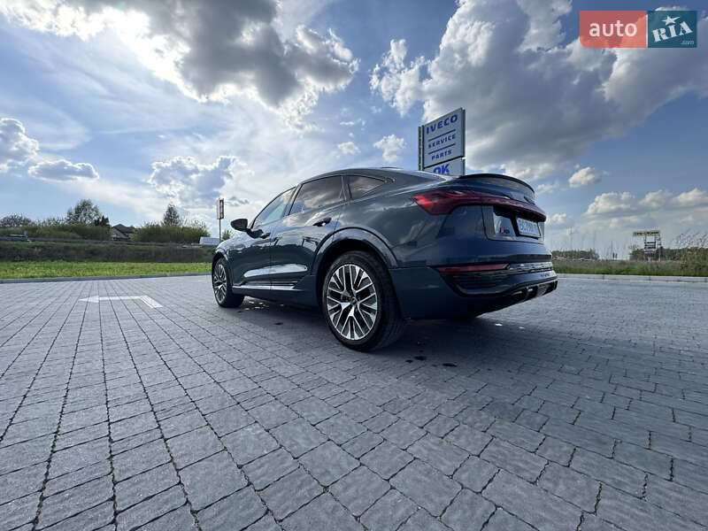 Позашляховик / Кросовер Audi Q8 e-tron 2023 в Львові