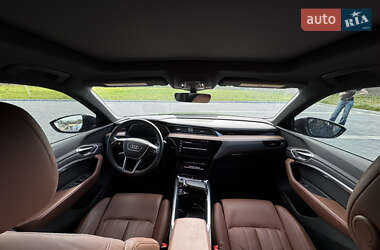 Внедорожник / Кроссовер Audi Q8 e-tron 2023 в 