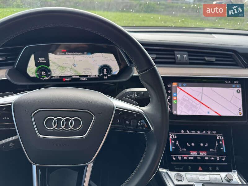 Позашляховик / Кросовер Audi Q8 e-tron 2023 в Львові