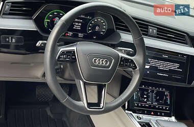 Позашляховик / Кросовер Audi Q8 e-tron 2024 в 