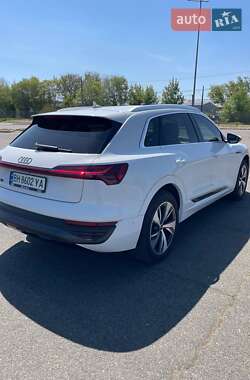 Внедорожник / Кроссовер Audi Q8 e-tron 2023 в 