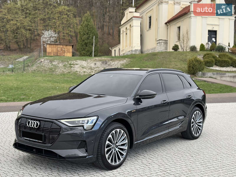 Позашляховик / Кросовер Audi Q8 e-tron 2023 в Львові