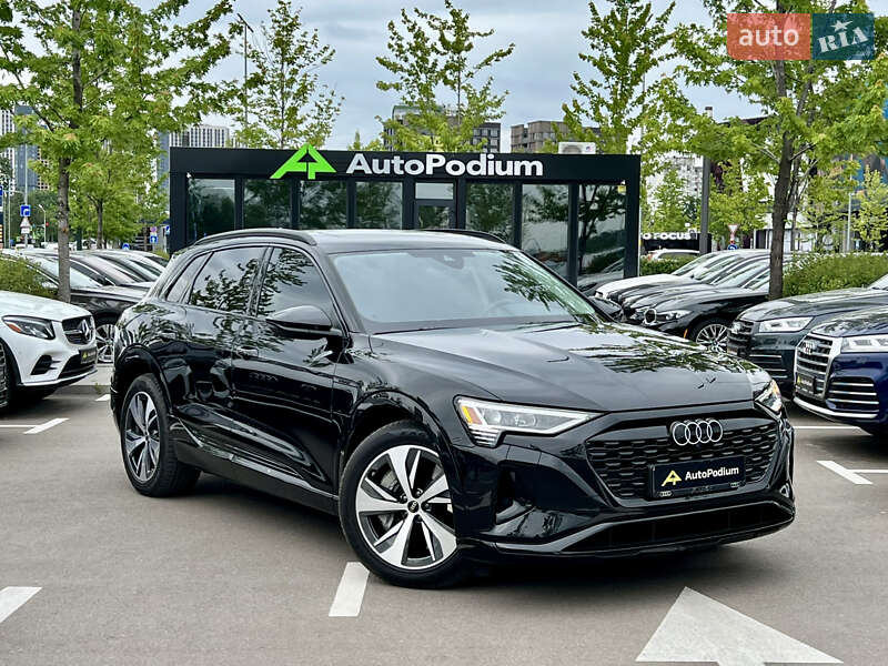 Позашляховик / Кросовер Audi Q8 e-tron 2023 в Києві
