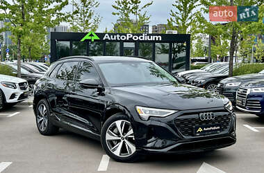 Позашляховик / Кросовер Audi Q8 e-tron 2023 в 