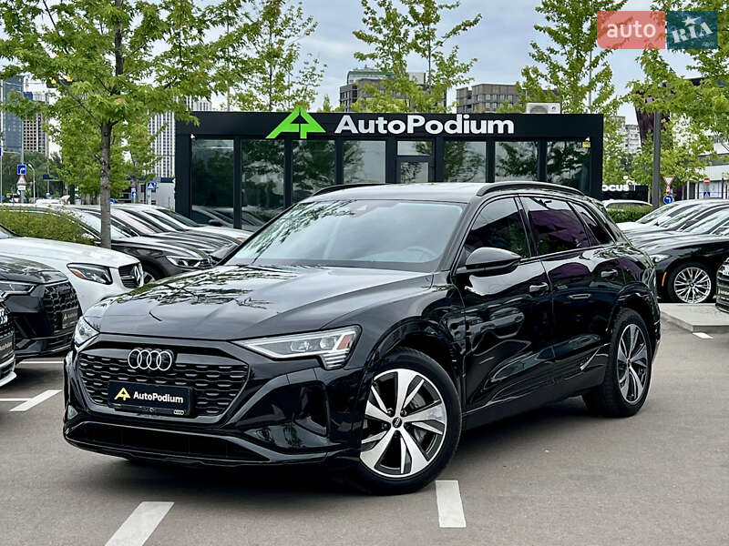 Позашляховик / Кросовер Audi Q8 e-tron 2023 в 