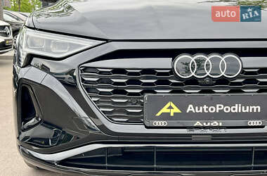 Позашляховик / Кросовер Audi Q8 e-tron 2023 в 