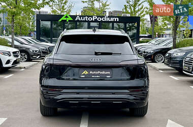 Позашляховик / Кросовер Audi Q8 e-tron 2023 в 