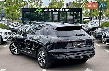 Позашляховик / Кросовер Audi Q8 e-tron 2023 в 