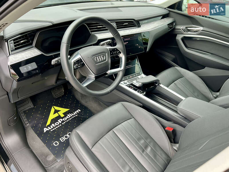 Позашляховик / Кросовер Audi Q8 e-tron 2023 в Києві