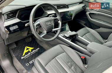 Позашляховик / Кросовер Audi Q8 e-tron 2023 в 