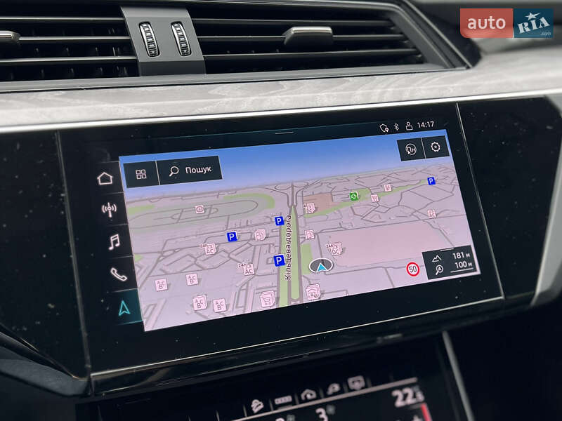 Позашляховик / Кросовер Audi Q8 e-tron 2023 в Києві