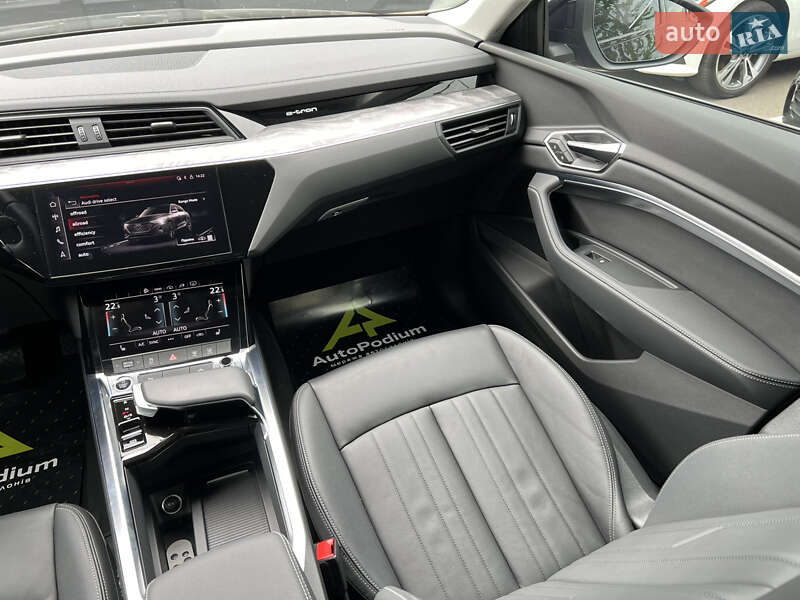 Позашляховик / Кросовер Audi Q8 e-tron 2023 в Києві