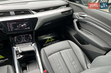 Позашляховик / Кросовер Audi Q8 e-tron 2023 в 