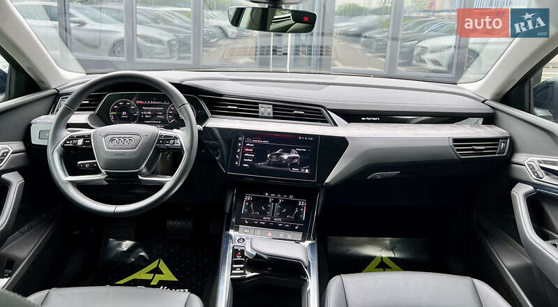 Позашляховик / Кросовер Audi Q8 e-tron 2023 в Києві