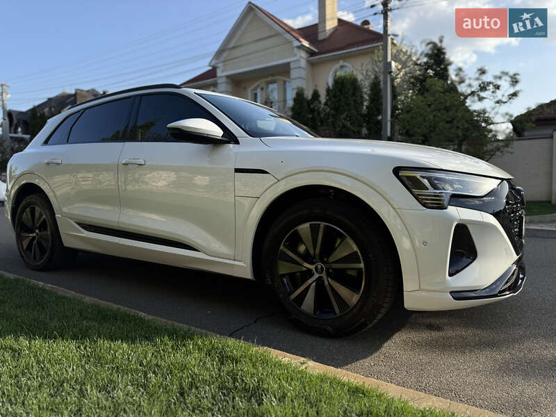 Внедорожник / Кроссовер Audi Q8 e-tron 2024 в Киеве