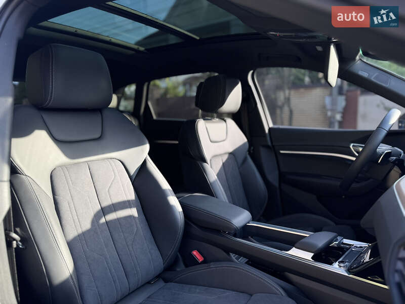 Внедорожник / Кроссовер Audi Q8 e-tron 2024 в Киеве
