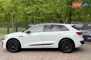 Внедорожник / Кроссовер Audi Q8 e-tron 2024 в 