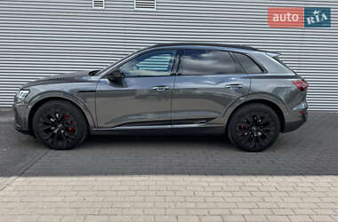 Внедорожник / Кроссовер Audi Q8 e-tron 2023 в 