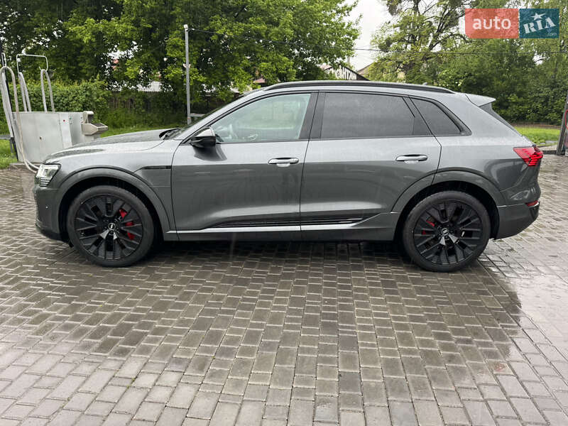 Внедорожник / Кроссовер Audi Q8 e-tron 2023 в Ровно
