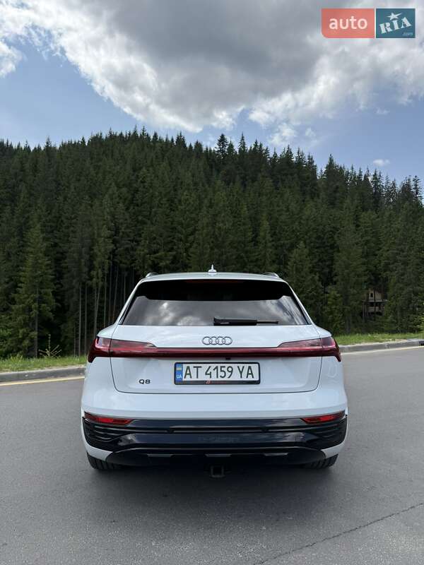 Внедорожник / Кроссовер Audi Q8 e-tron 2023 в Буковеле