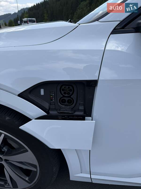 Внедорожник / Кроссовер Audi Q8 e-tron 2023 в Буковеле