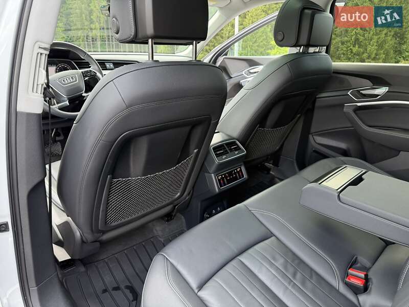 Внедорожник / Кроссовер Audi Q8 e-tron 2023 в Буковеле