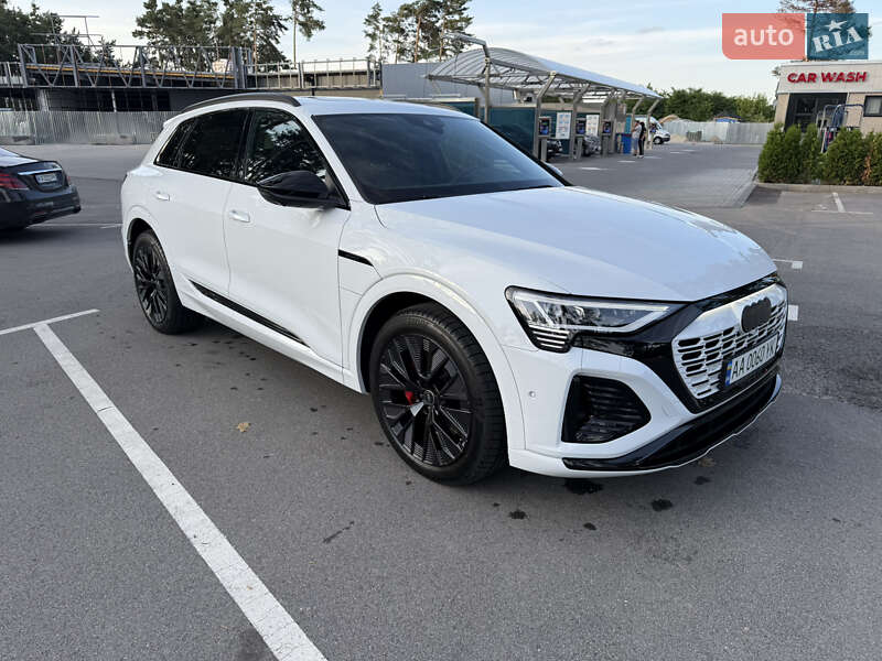 Внедорожник / Кроссовер Audi Q8 e-tron 2023 в Киеве