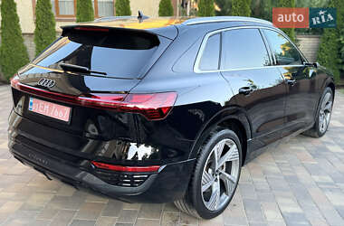 Позашляховик / Кросовер Audi Q8 e-tron 2023 в 