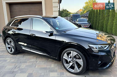 Позашляховик / Кросовер Audi Q8 e-tron 2023 в 