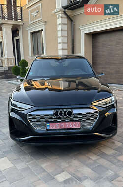 Позашляховик / Кросовер Audi Q8 e-tron 2023 в 