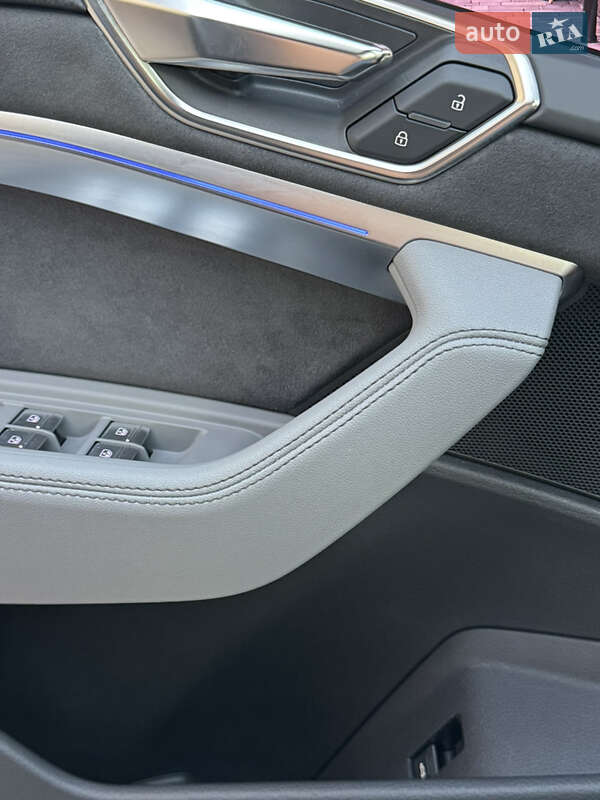 Внедорожник / Кроссовер Audi Q8 e-tron 2023 в Черновцах