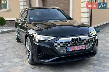 Позашляховик / Кросовер Audi Q8 e-tron 2023 в 